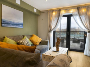 Pass the Keys Stunning 2BR Apt w Balcony Views City Centre
